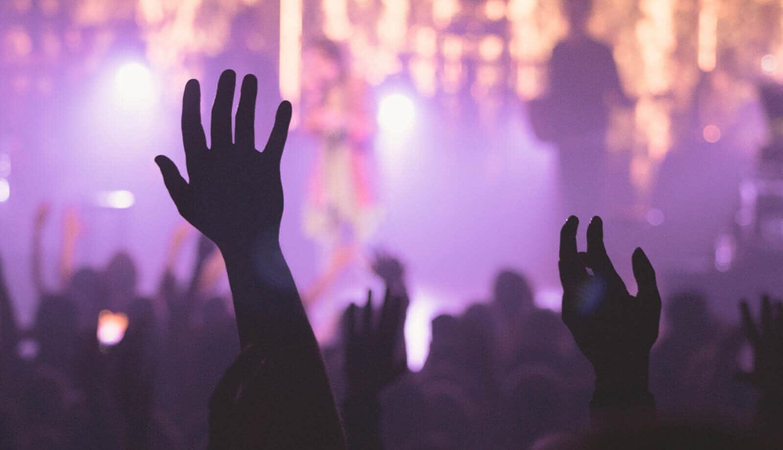 Kirche im neuen Format (c) CC0 1.0 - Public Domain (von unsplash.com)