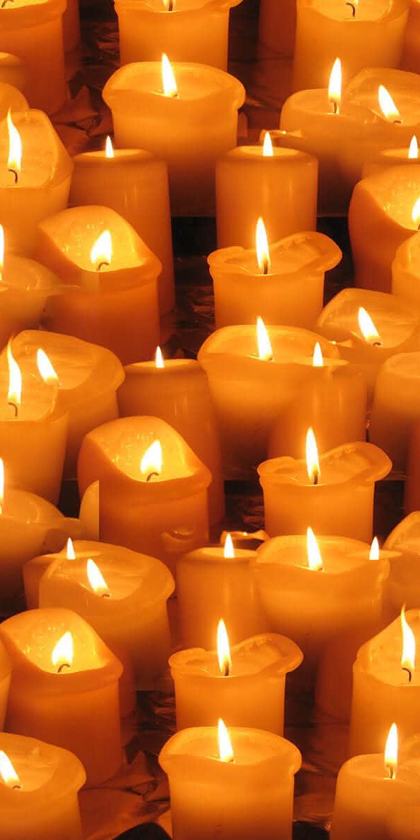 Opferkerzen zu Ostern (c) CC0 1.0 - Public Domain (von unsplash.com)